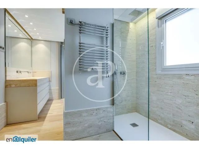 Bagni - Apartment with Balcony in Retiro, Madrid