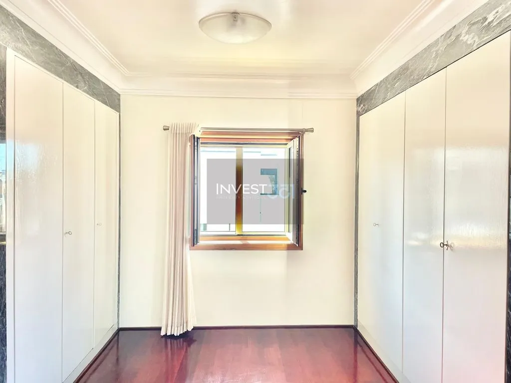Rooms - Single-Story Villa with Terrace in Porto