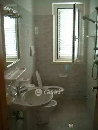 Salles de bain - Sea View Trilocale with Balcony in Alba Adriatica