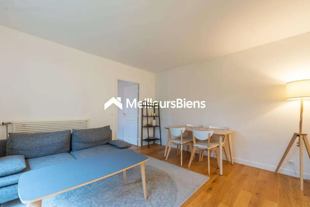 Soggiorno - Bright & Spacious T2 with Terrace in Levallois-Perret