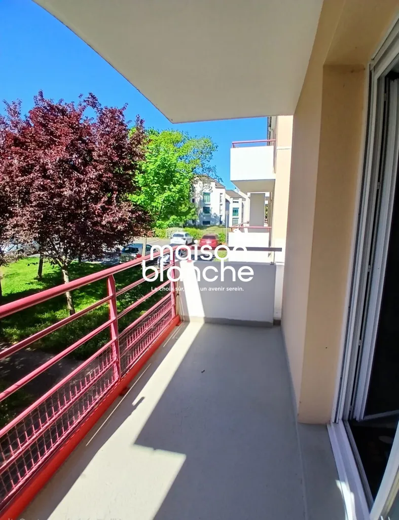 Balcon - Appartement Lumineux avec Balcon à Partenay