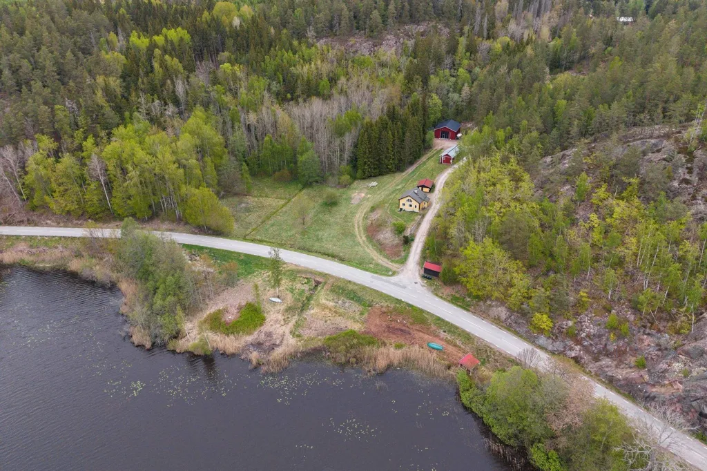 Õhuvaade - Farm with Water Access in Västervik