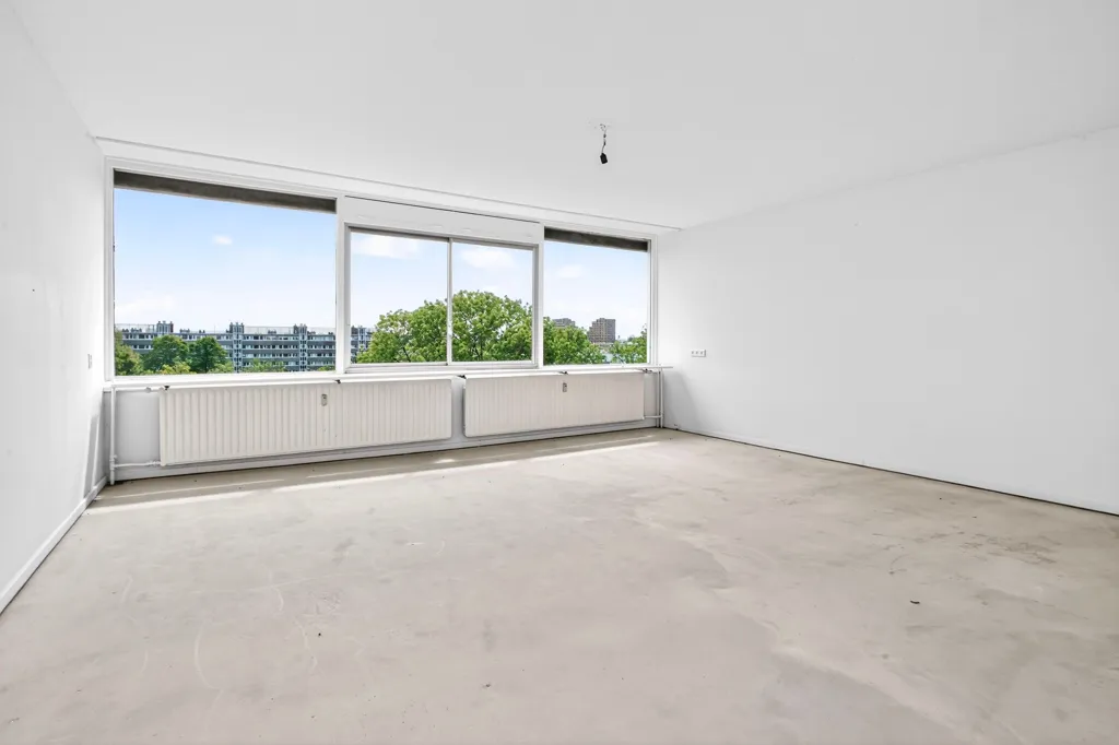Pièces - 4-Bedroom Apartment with Balcony in Overvecht