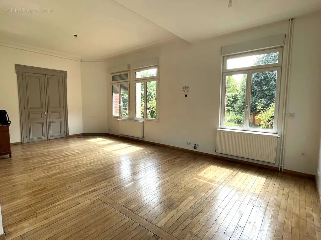 Living Room - Charming Townhouse near Champs-Élysées, Saint-Quentin