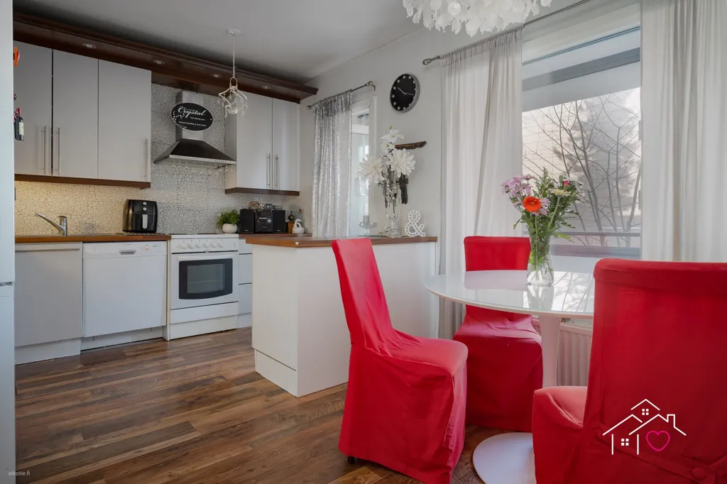 Dining Room - Flat with Glazed Balcony in Riutoja