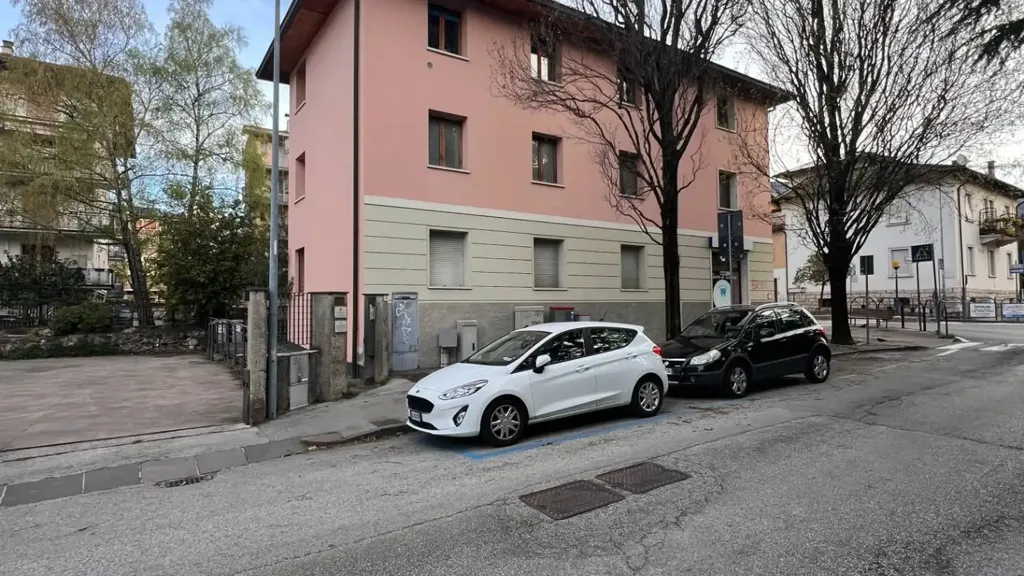 Esterno - Office Space with Conversion Potential in Trento