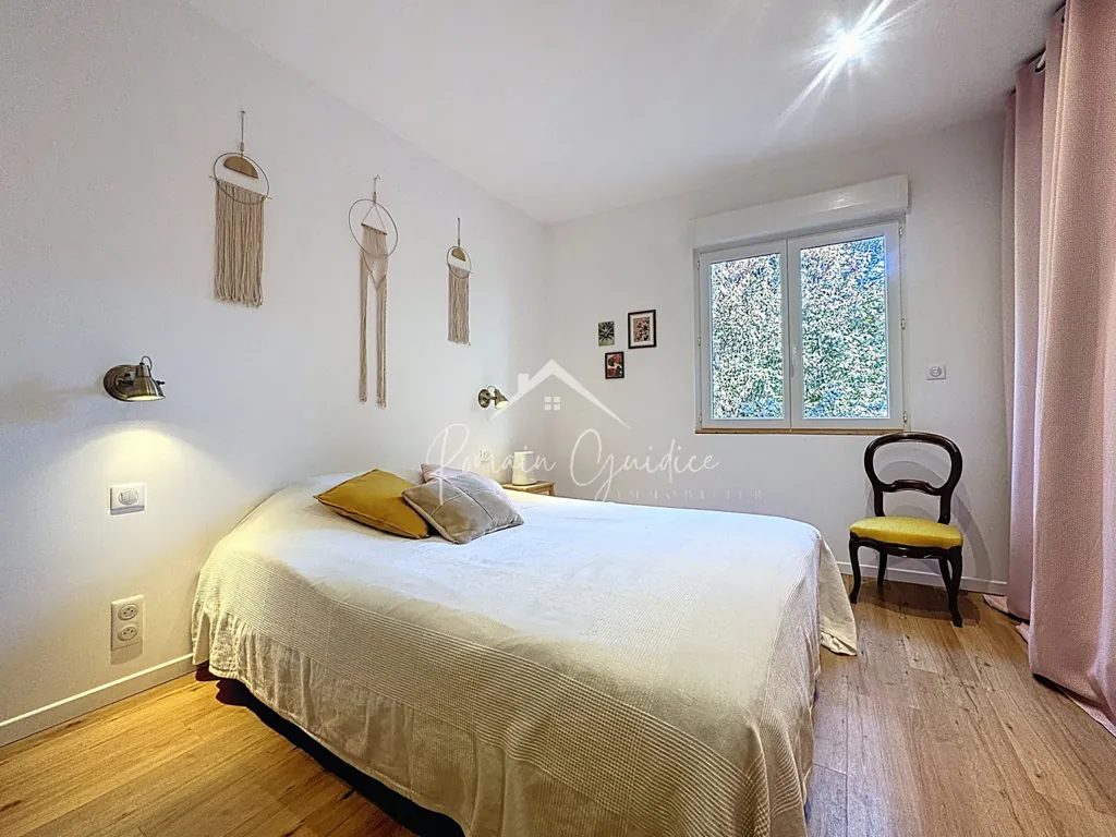 Chambres - Loft en Duplex avec Spa et Parking à Millau