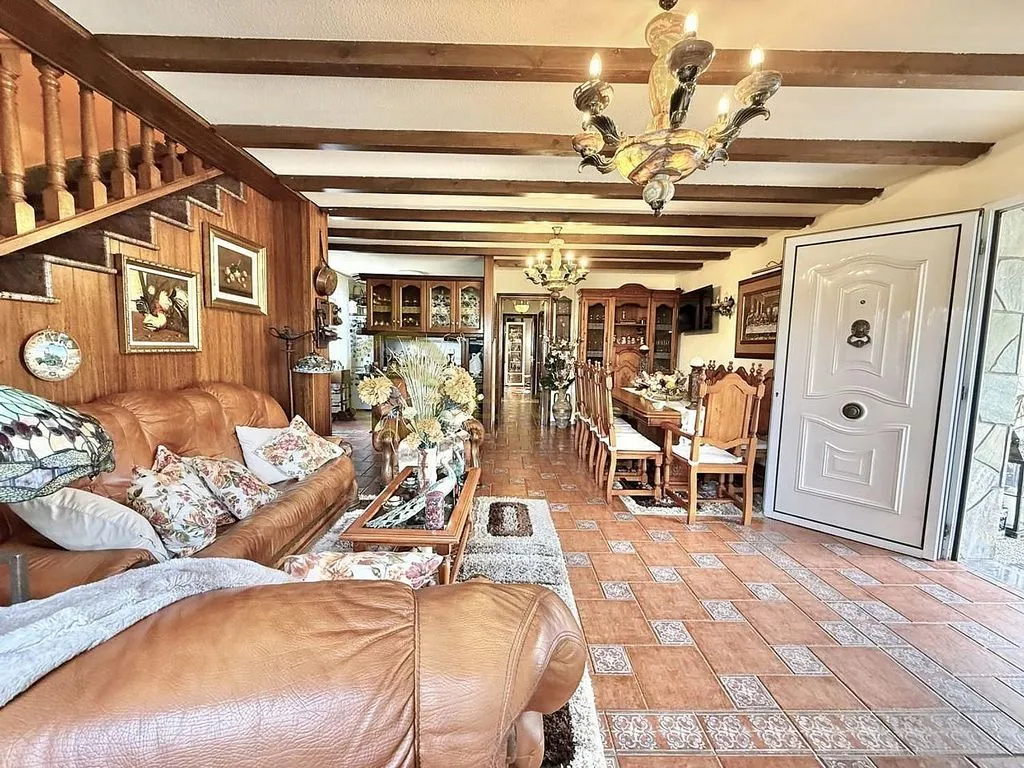 Séjour - Chalet with Pool and Terrace in Lugar Granda