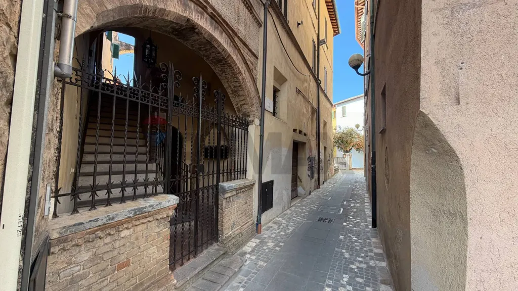 Jardin - Warehouse/Studio for Renovation in Foligno