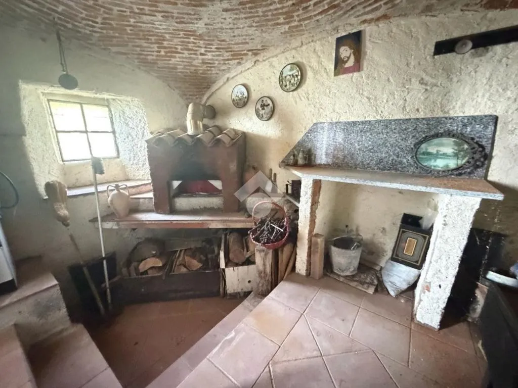 Kitchen - Historic Semidetached House with Balconies in Urida