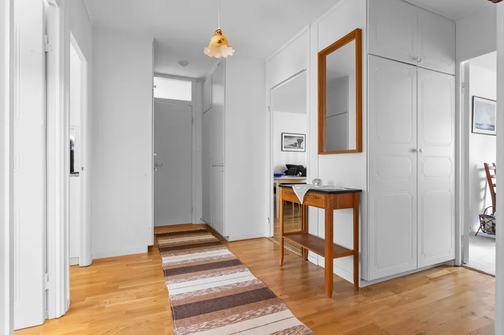 Esik - Apartment with Balcony in Edsberg