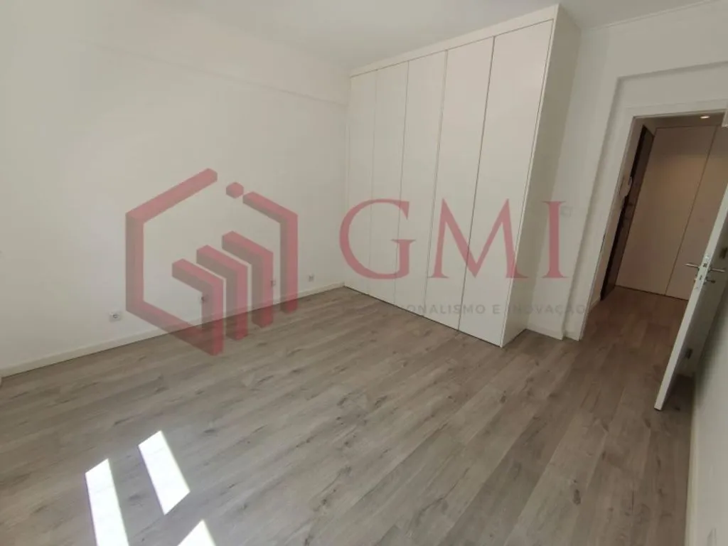 Pièces - Luxury Flat with Private Box in Loures