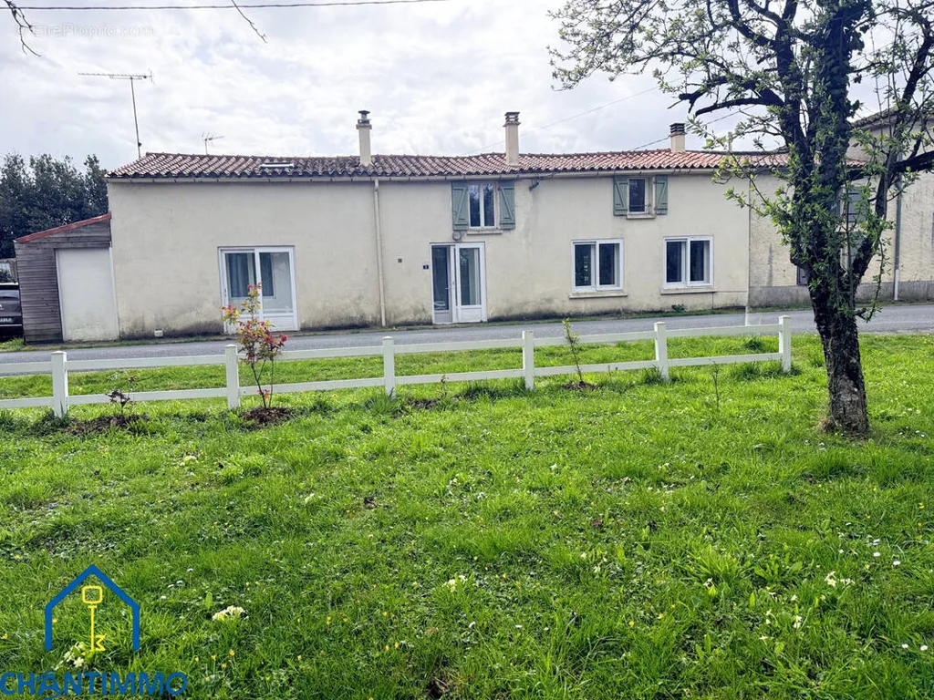 Maison 8 pièces à La Caillere-Saint-Hilaire