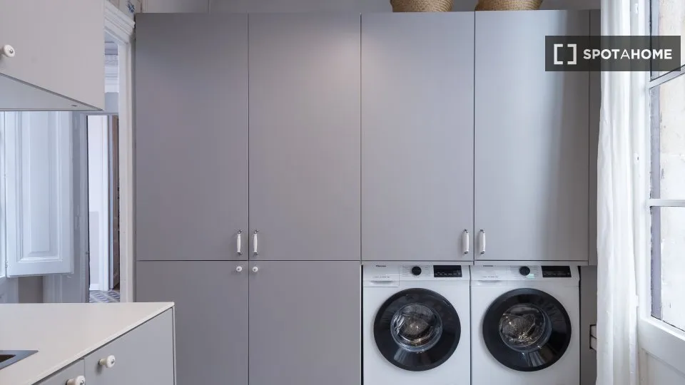 Lavanderia - Room in Shared Flat with Balcony in Barcelona