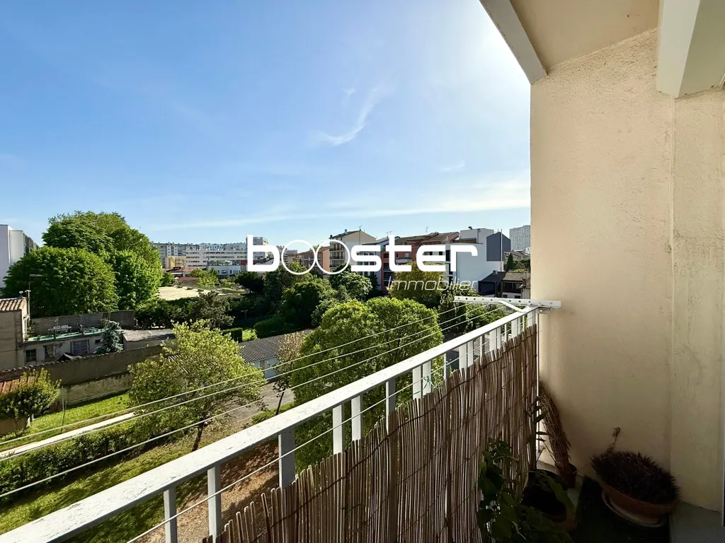 Balcon - Appartement Traversant avec Balcons au Cœur de Patte d'Oie