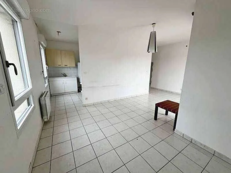 Soggiorno - 2-Bed Flat with Balcony near Gisors Station
