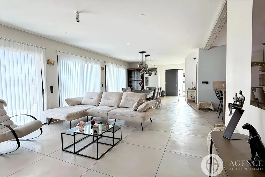 Séjour - Maison Contemporaine avec Piscine à Chanas