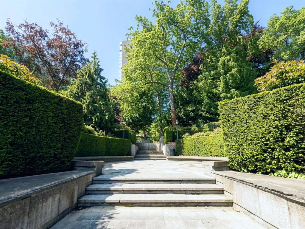 Jardin - Appartement avec Parquet et Cheminée à Sablon