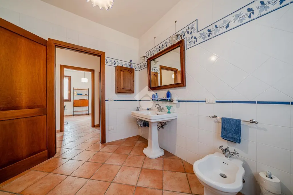 Salles de bain - Villa with Garden in Scandiano Centre