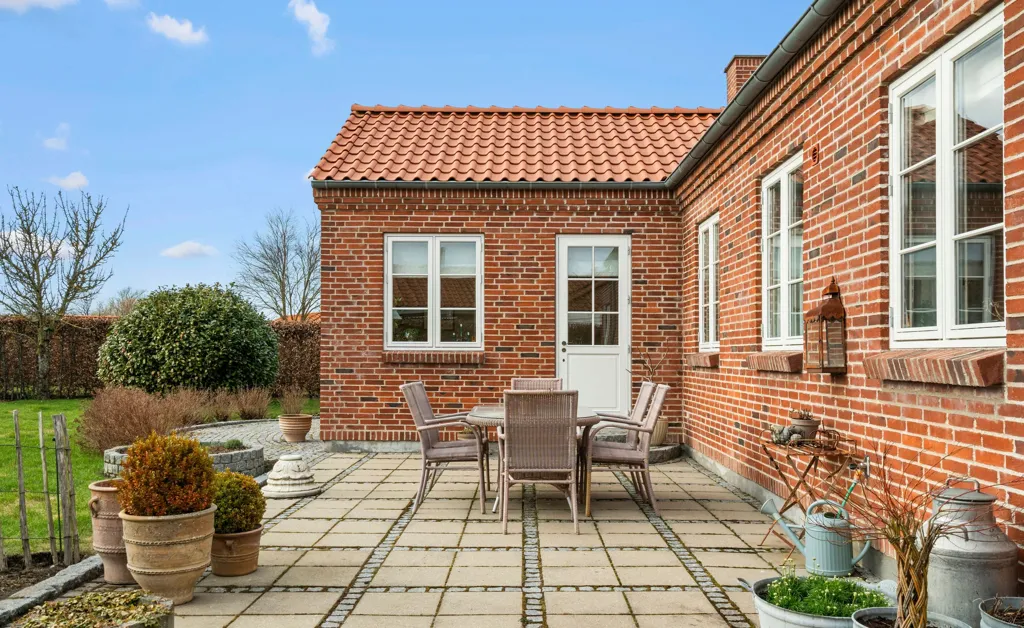 Terrass - Classically Designed House with Garden in Svogerslev
