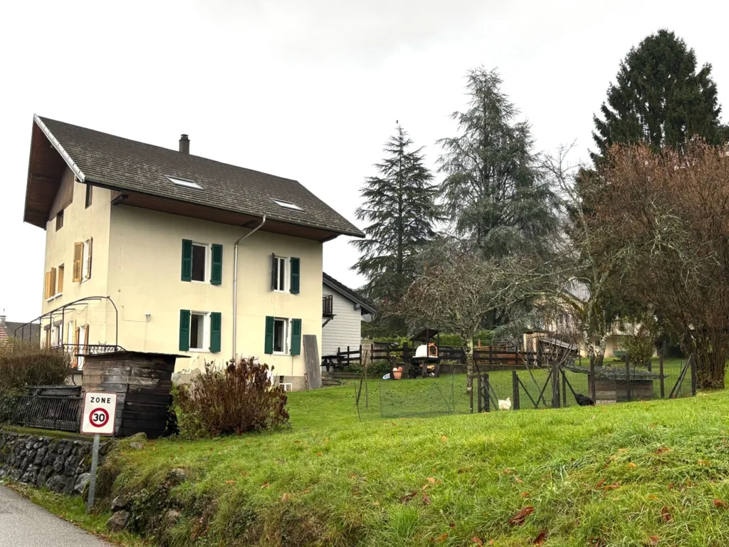 Exterior - 5-Piece House with Garden in Village Setting