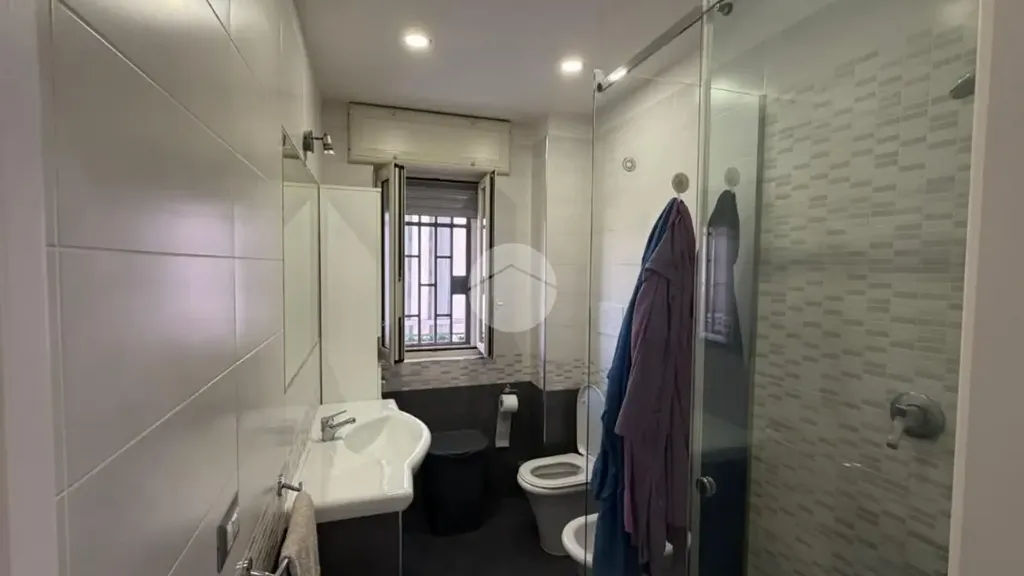Vannitoad - Three-Bedroom Apartment with Balcony in Naples