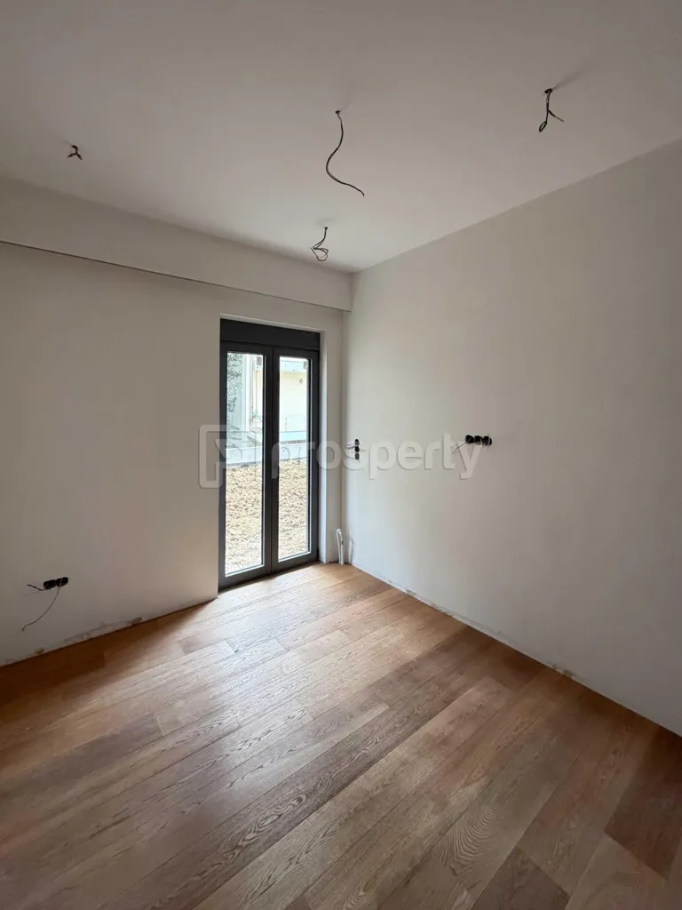 Toad - Contemporary Apartment with Green View in Pefki