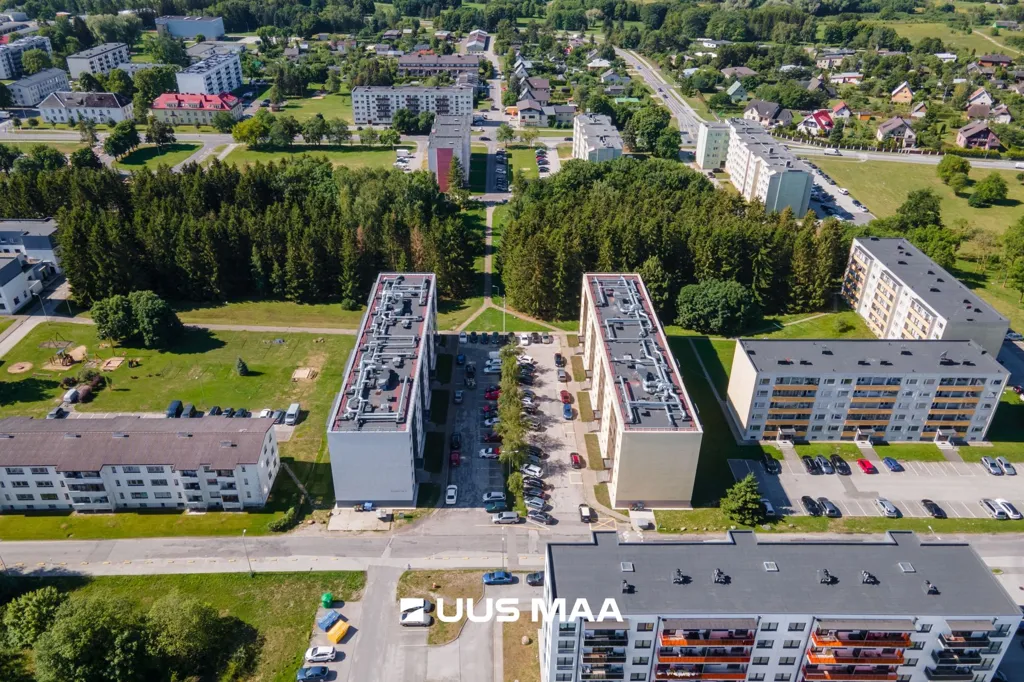 Vista aerea - Renovated Apartment with Balcony in Loo