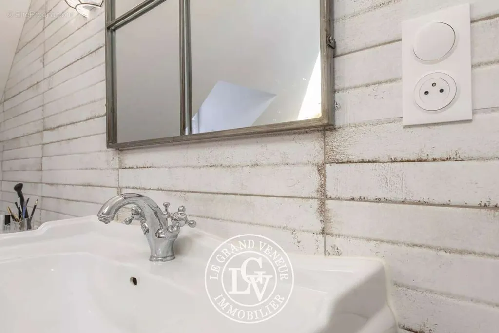 Salles de bain - Longère Rénovée avec Gîte Indépendant près de Fontainebleau