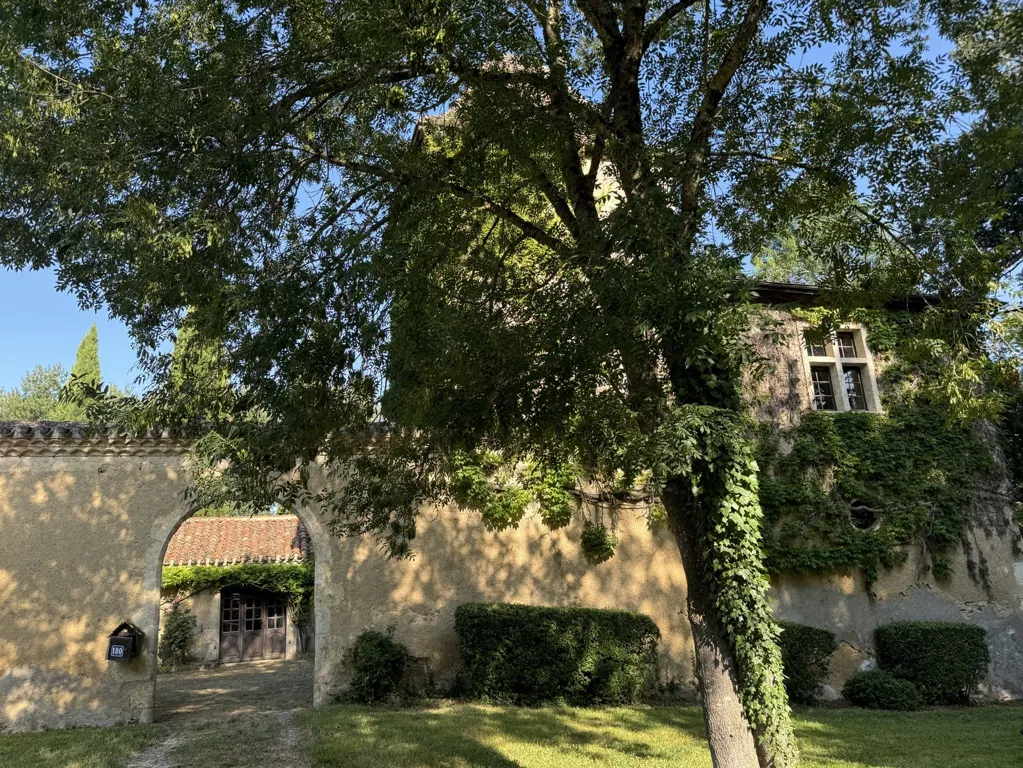 Välivaade - 16th Century Manor with Pool near Auch