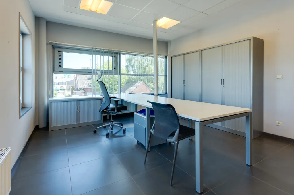 Bureau - Bureau Rénové avec Grandes Vues à Aalter