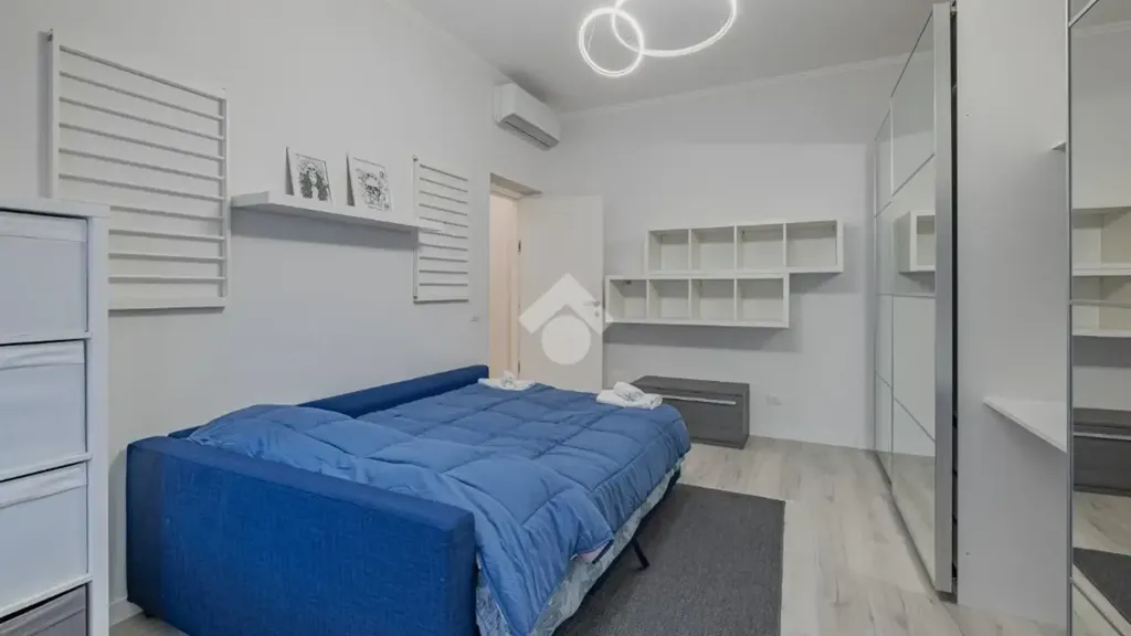 Chambres - Rearranged Apartment with Balcony in Rome
