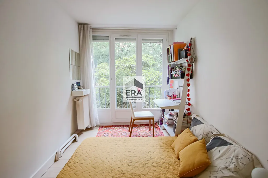 Chambres - Appartement 4/5 pièces avec cuisine aménagée à la Butte-aux-Cailles