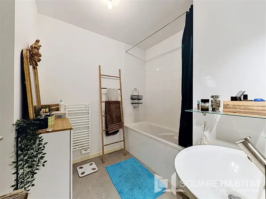 3-Bed Apartment with Loggia in Rennes