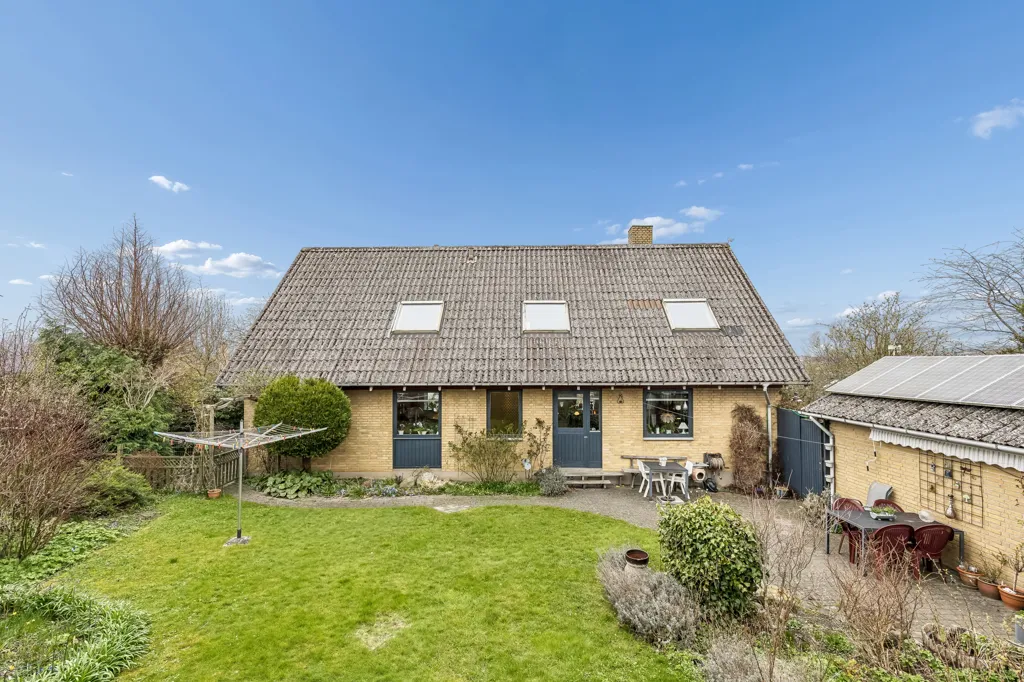 Jardin - Spacious Villa in Bjert with Community Access