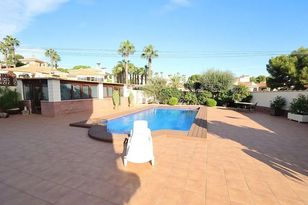 Piscine - Luxury Villa with Private Pool in Torrevieja