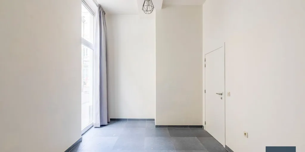 hallway_entrance