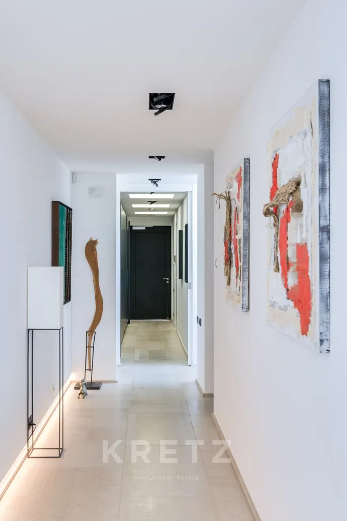 hallway_entrance
