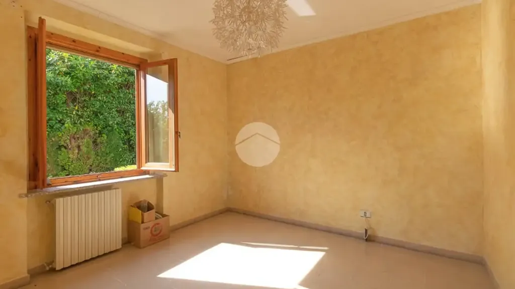 Pièces - Villa with Private Garden in Montafia
