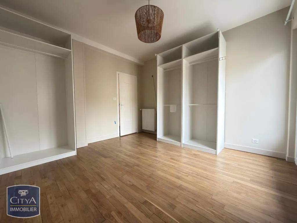 Rooms - 3-Bedroom Apartment with Balcony in Brive-la-Gaillarde