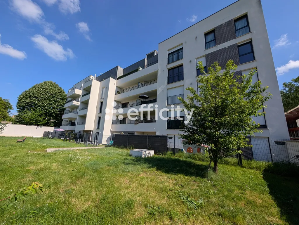Garden - Modern Flat with Balcony in Epinay-sur-Seine