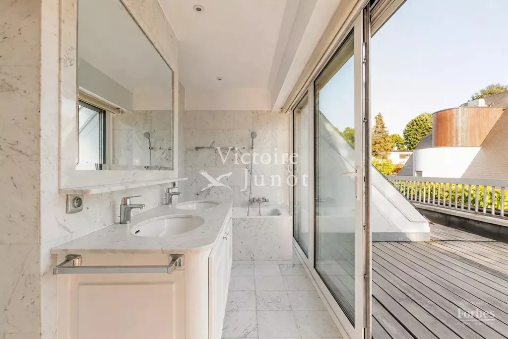 Salles de bain - Penthouse avec Terrasses dans le Quartier Statuaire