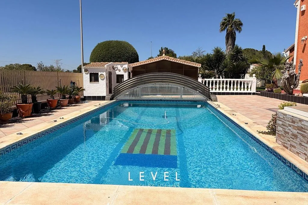 Piscine - Chalet with Pool in San Antonio de Benagéber