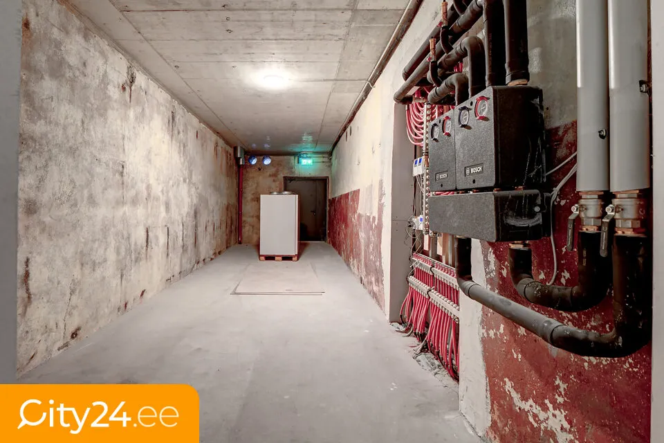 Esik - Warehouse/Shop Space with 3 Floors in VEF District