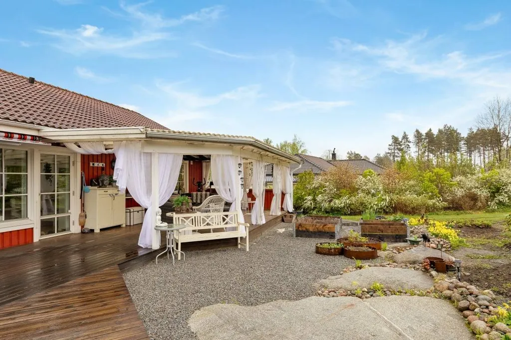 Terrasse - Classical Red Villa with Pool in Tillinge