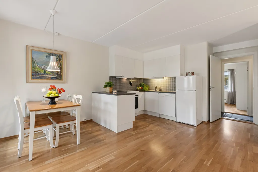 Köök - 3-Bedroom Apartment with Balcony in Hagan