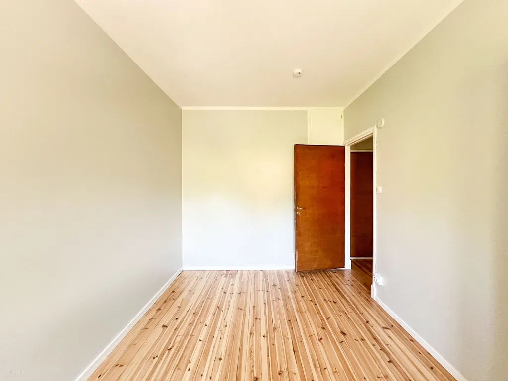 Rooms - Upper Floor Apartment with Balcony in Toukola, Helsinki