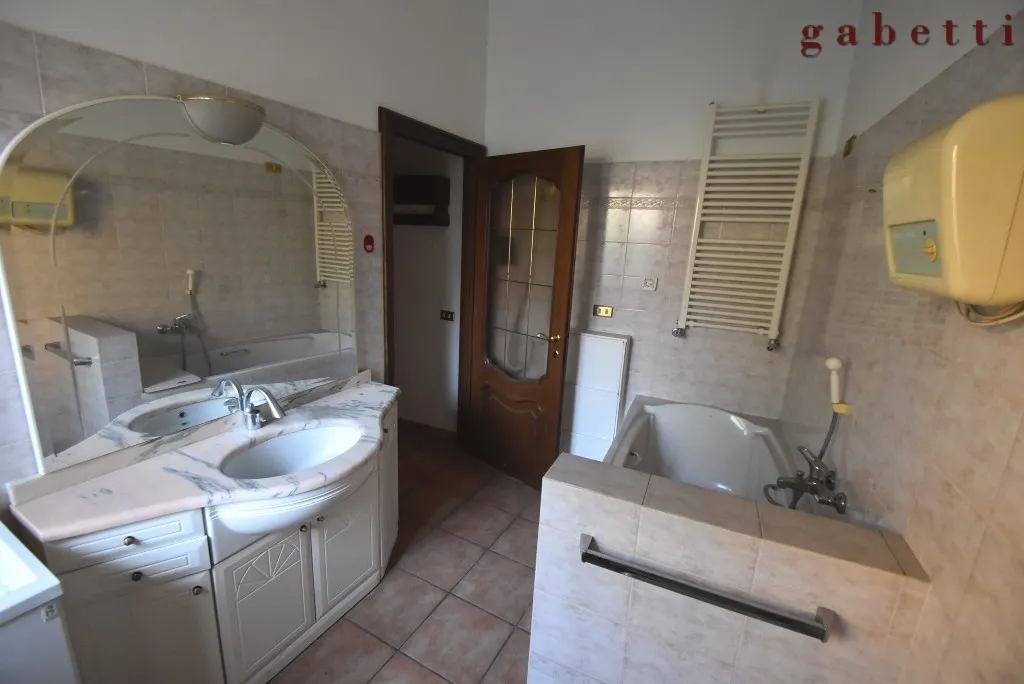 Salles de bain - Two-Level Apartment in Vittuone Centre