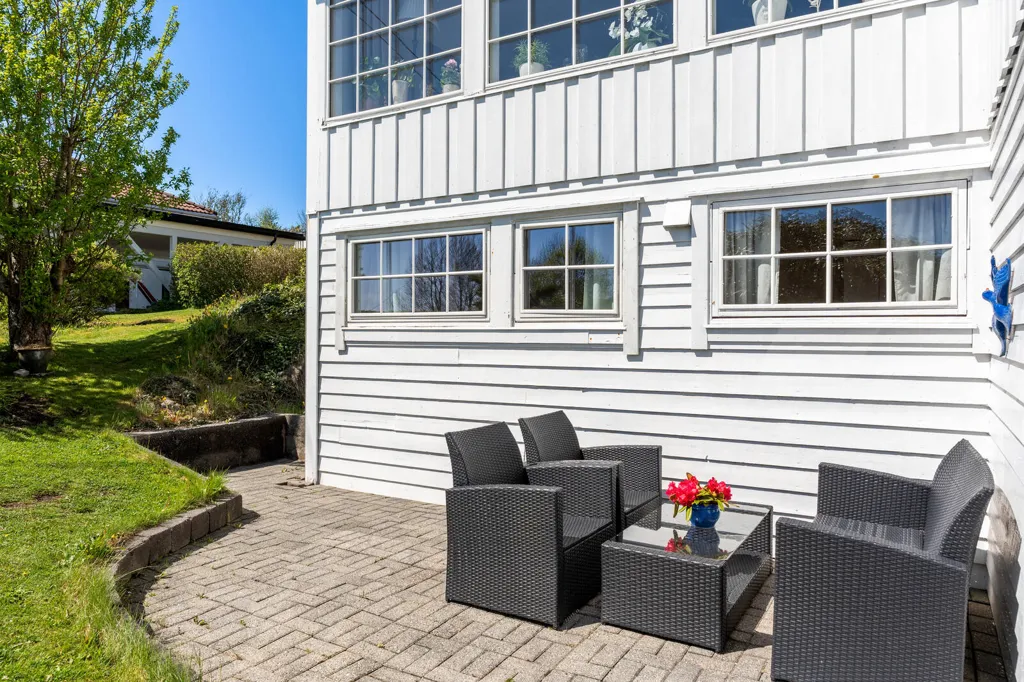 Terrazza - Quiet Villa with Garden in Langevåg