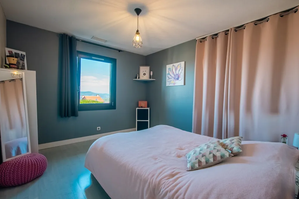 Magamistoad - House with Pool and Panoramic View in Le Crest